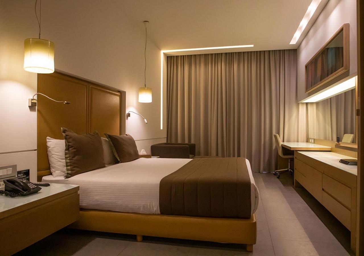 Saifi Suites Hotel Beirut Exterior photo