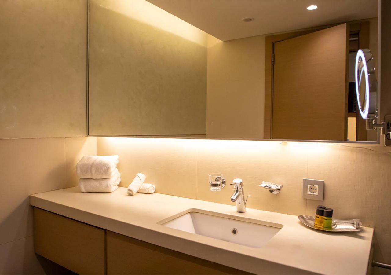 Saifi Suites Hotel Beirut Exterior photo